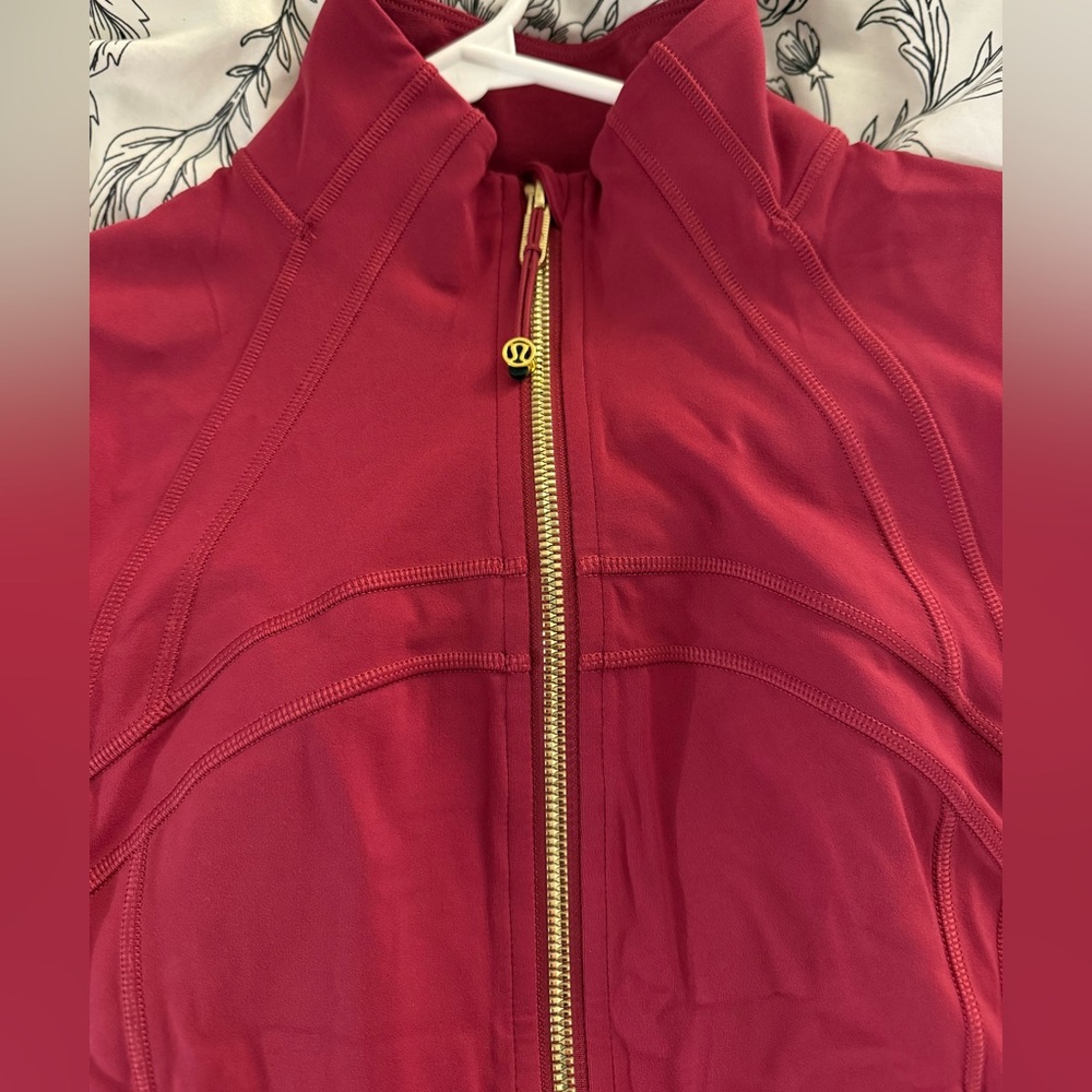 NWT Lululemon Define Cropped Jacket Nulu Magenta Smoke Gold Size 8 - Picture 5 of 7